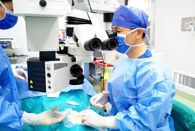 夜间视力再升级！华中首例EVO+ICL（V5）晶体植入术在汉